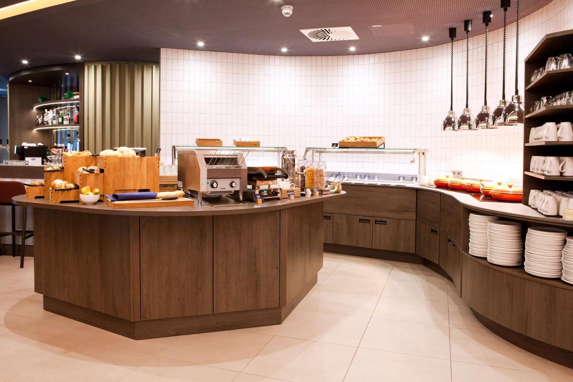 Hampton By Hilton Regensburg Ξενοδοχείο Εξωτερικό φωτογραφία
